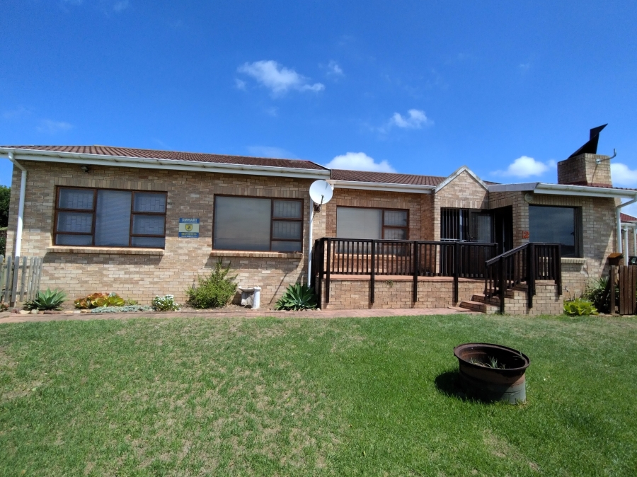 3 Bedroom Property for Sale in Wavecrest Eastern Cape